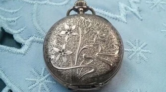 Szukają złotego zegarka 