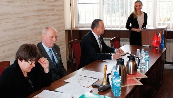 Pensja burmistrza w dół