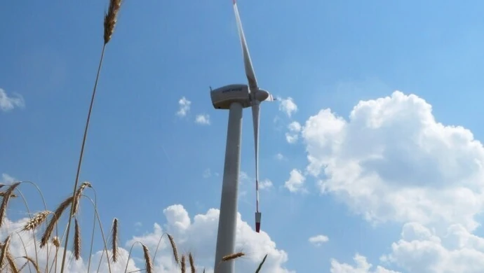 Czy wiatraki przegonią paralotniarzy? 