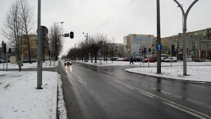 Do domu jeżdżą przez parking