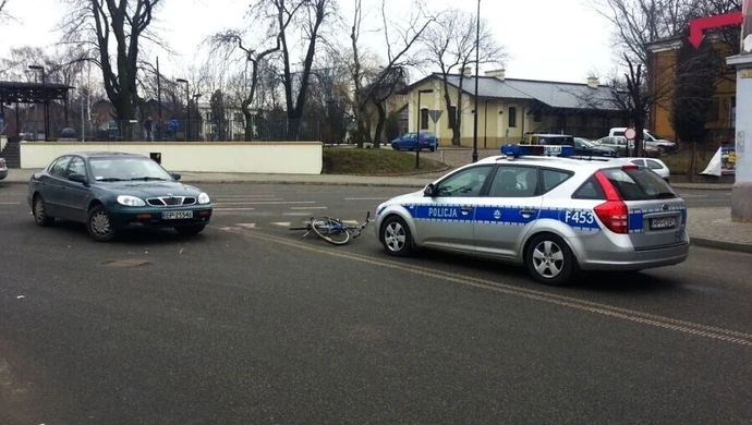 Rowerzysta z obrażeniami ciała trafił do szpitala 