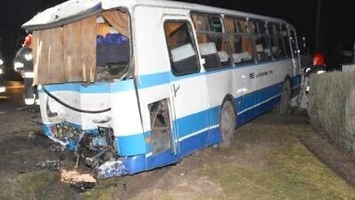 Zderzenie autokaru z TIR-em. 15 osób trafiło do szpitala