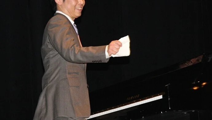 Był wspaniały pianista, zabrakło instrumentu i... kwiatów