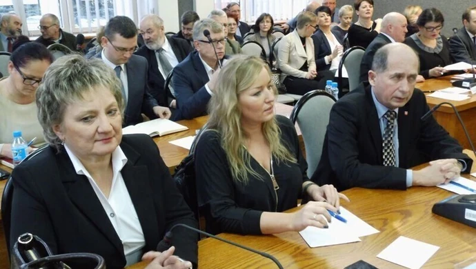 Podwyżki spadły z porządku obrad