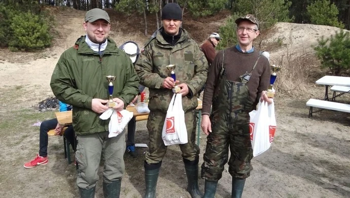 Wędkarze sprzątali i grillowali