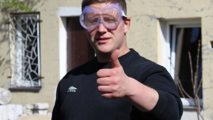 W ZSP nr 1 w Piotrkowie porządkowali szkolne boisko 