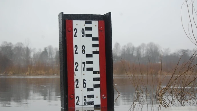 W Sulejowie Pilica przekroczyła stan ostrzegawczy