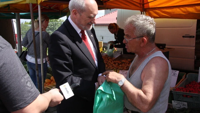 Poseł Macierewicz namawiał do głosowania na kandydata Dudę