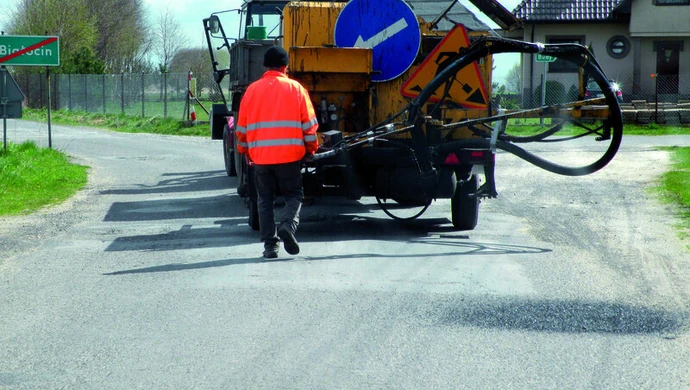 Naprawili kolejne kilometry dróg