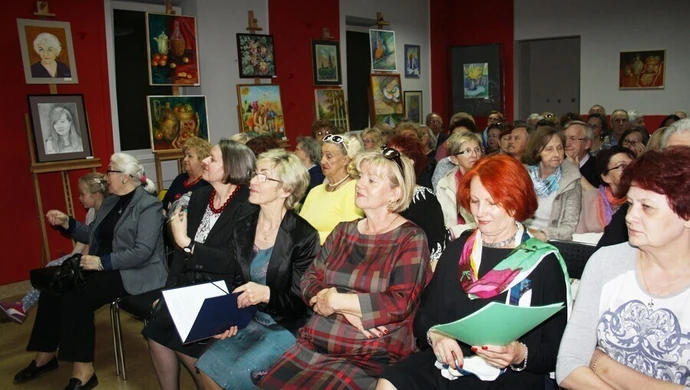 Wystawa prac plastycznych Klubu Seniora w OEA