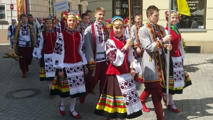 Parada Miast Partnerskich przeszła przez centrum Piotrkowa 