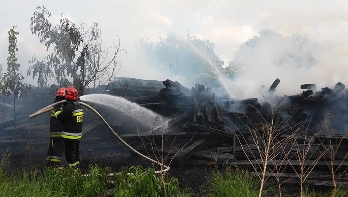 Płonęły podkłady kolejowe przy ul. Czarnej