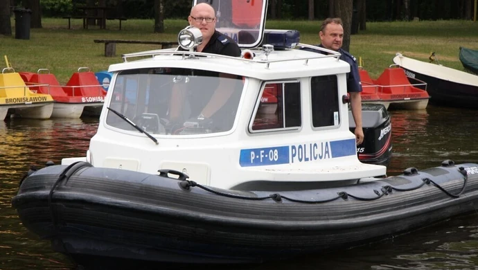 Przewróciła się łódka. Trzy osoby wpadły do wody 