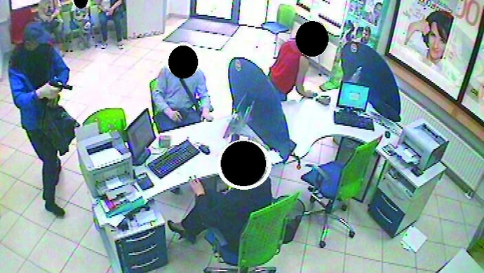 Dlaczego sprawca napadu na bank zasłaniał genitalia? 