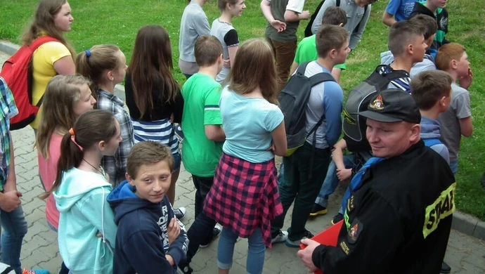 Ogień pojawił się w szkolnej bibliotece (ćwiczenia w Gomulinie)