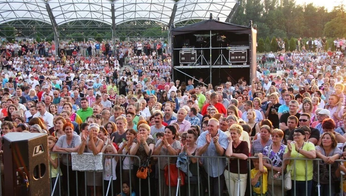 Kto traci, a kto zarabia na dniach miast i gmin?