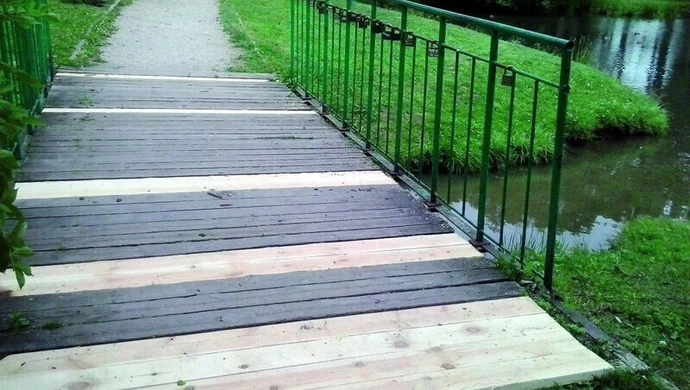 Wreszcie naprawili kładkę w parku Belzackim