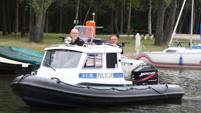 Ratowali żeglarzy mimo silnego deszczu i wiatru 