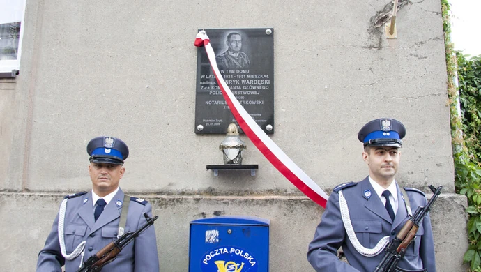 Odsłonili tablicę pamiątkową generała policji Henryka Wardęskiego