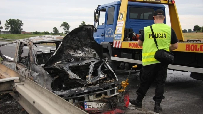 Wypadek na A1. Matiz stanął w płomieniach [ZDJĘCIA]