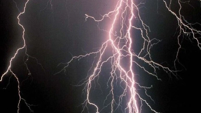 Wiatr pozrywał dachy