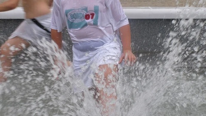 Fontanna nie dla psów i dzieci w pampersach! Czy regulamin powstrzyma przed kąpielą?