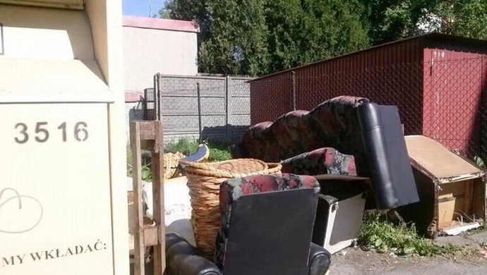 Żeby wersalki nie zalegały przed blokiem