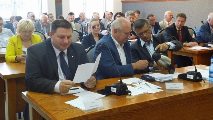 Na smyczy, a nawet w kagańcu