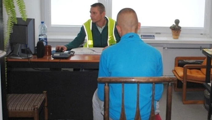 19-latek groził ekspedientce nożem 