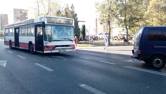Zderzenie "emzetki" i volkswagena
