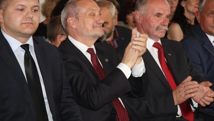 Wybraliście Macierewicza! Poseł PiS zwyciężył już trzeci raz