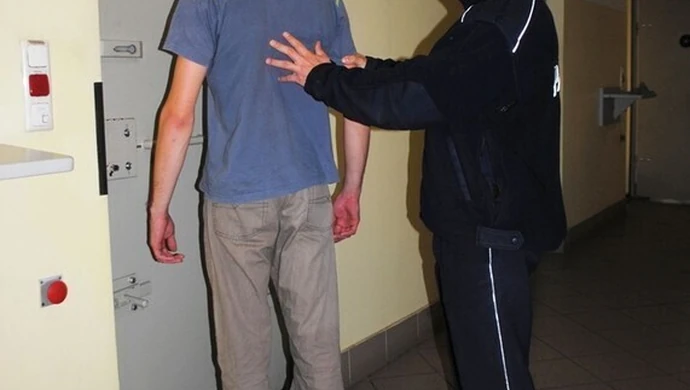 Pracownicy okradali firmę oponiarską