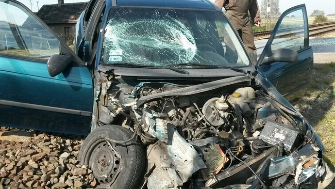 Pociąg uderzył w samochód osobowy