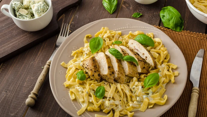 Gdy nie masz pomysłu na obiad – szybkie dania z serem pleśniowym w roli głównej