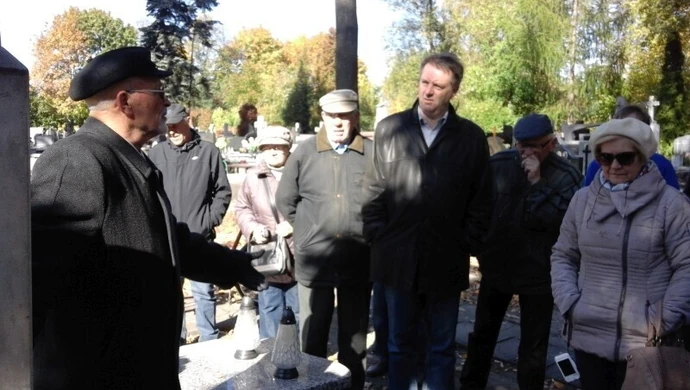 Spacer po Piotrkowskich Powązkach