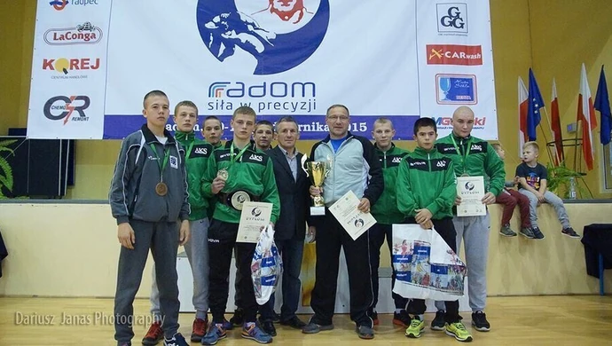 Kolejne medale zapaśników i zapaśniczek AKS-u