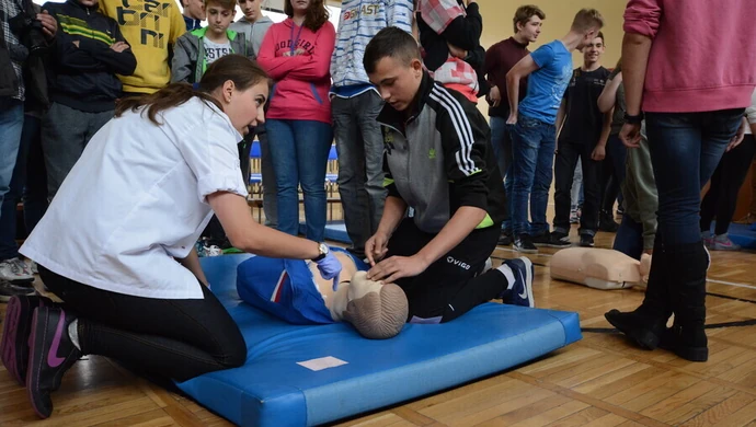Gimnazjaliści uczyli się jak ratować życie