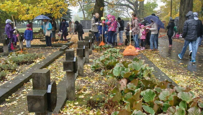 Płomyk Pamięci czyli jesienne sprzątanie grobów