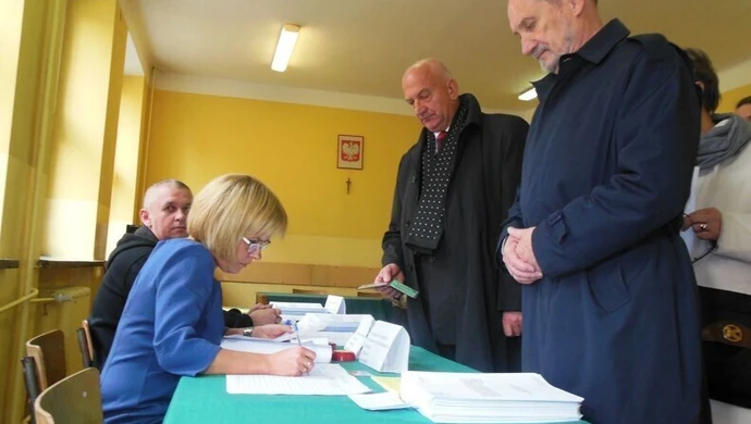 PiS wygrywa wybory parlamentarne!