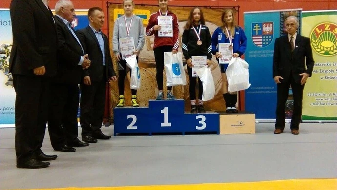 Kadetki i juniorki na podium