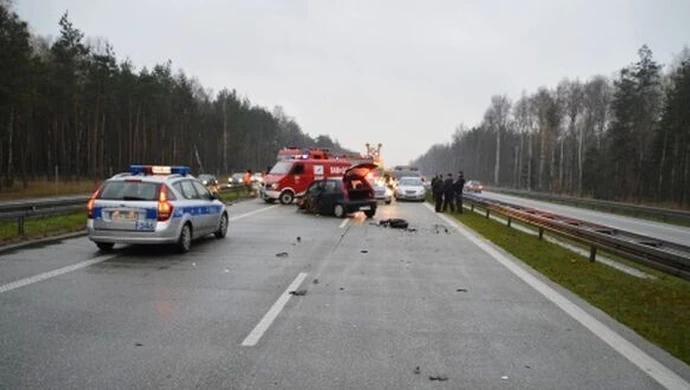 Czołowe zderzenie na S8. Pijany kierowca jechał pod prąd [AKTUALIZACJA]