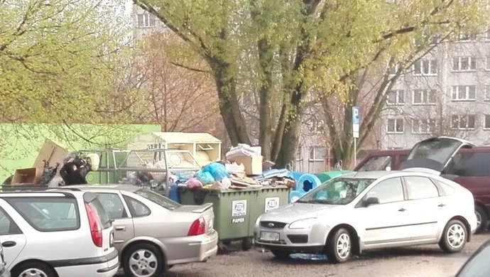 Podrzucają śmieci do miejskich kontenerów?