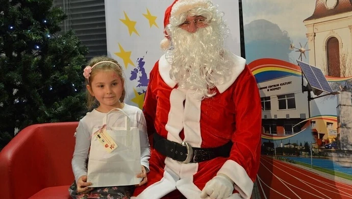 Akrobacje na kuli i worek prezentów od Mikołaja 