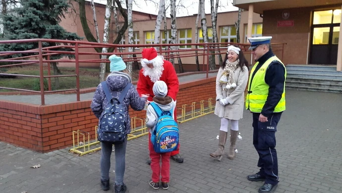 Mikołaj przypominał o bezpiecznej drodze do szkoły