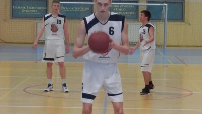 Piotrcovia stawia na juniorów