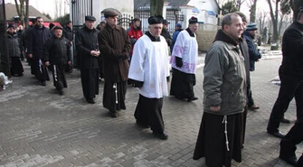 Piotrkowianie pożegnali ojca Leoncjusza - wieloletniego gwardiana klasztoru oo. Bernardynów