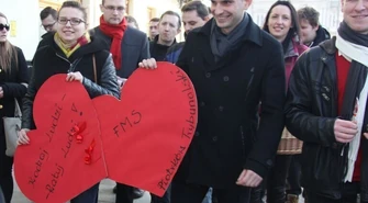 Walentynki w Piotrkowie. Rozdawali Karty życia i lizaki 