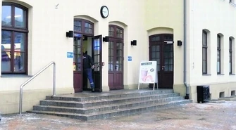 Nowe wiaty i ławki na dworcu PKP w Piotrkowie 