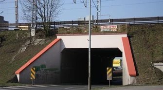 Al. Piłsudskiego: Z wiaduktu coś wycieka 