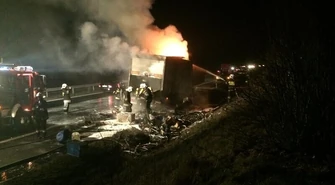 Płonął TIR z paczkami kurierskimi 